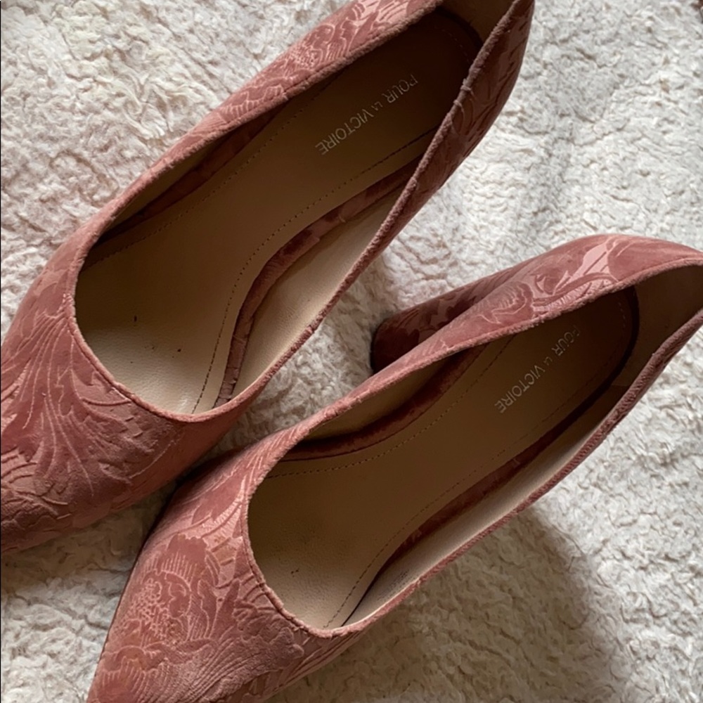 Pour la Victoire pink velvet block heels